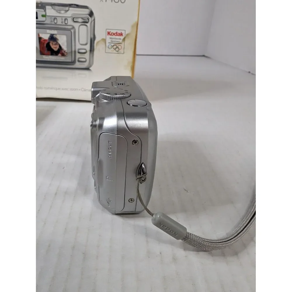 Kodak Easyshare‎ CX7430 4 MP Digital Camera with 3x Optical Zoom *For Parts*
